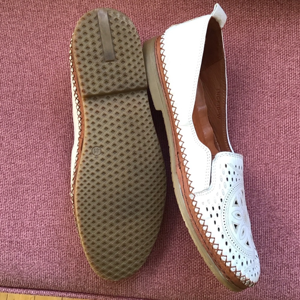 Spring Step White Perforated Flats size 41 - Picture 2 of 2